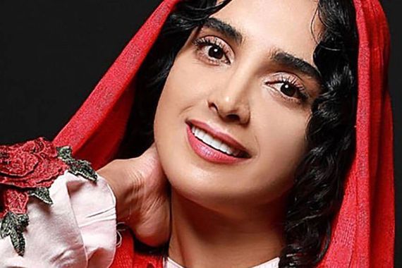 لباس مجلسی آستین تورتوری اروپایی الهه حصاری سریال زخم کاری سوژه شد | الهه خانوم با این پوشش جذاب خارجکی یه سور زده رو دست بازیگرهای زن هالیوود + عکس جنجالی