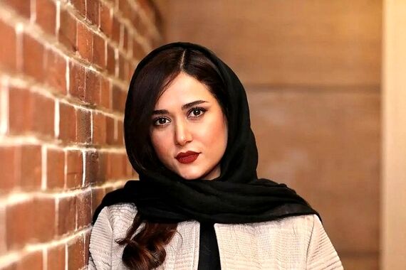 تیپ برگ ریزون پریناز ایزدیار برای فصل پاییز | خانم با این لباسای مارکش همه رو مجذوب خودش کرده