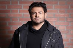 پسر رضا گلزار و آیسان خانم بدنیا آمد | رونمایی محمدرضا گلزار از پسر چشم مشکی اش