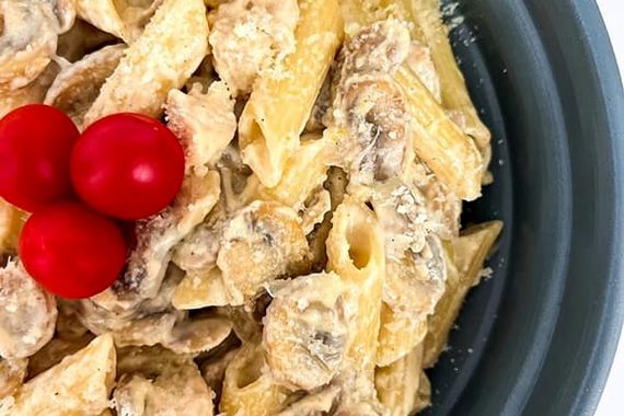 امروز ناهار چی بپزم؟ | طرز تهیه پاستا با مرغ و پیازچه فقط تو نیم ساعت