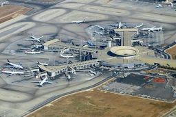 فورری / فرود هواپیماها در این فرودگاه متوقف شد