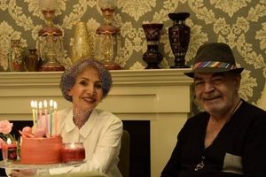 زن حمید لولایی با تیپ جنجالی در یک مهمانی خانوادگی