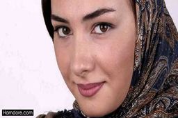 دور دور هانیه توسلی با دوست عجیبش در خیابان های تهران | خانم با این عینک عجیبش همه رو به خودش خیره کرده