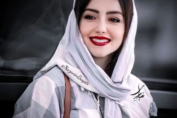 نازنین بیاتی با قیافه مات و مبهوت و افسرده | نازنین خانم به سبک مامان بزرگا