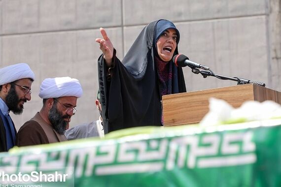 حلقه 2 کیلویی الهام چرخنده تو مجلس خاص همه چشم ها رو خیره کرد | حاج آقا کربلایی الهام خانوم چه بریز و بپاشی کردن برای بازیگر مشهور ما !!! + عکس جنجالی 