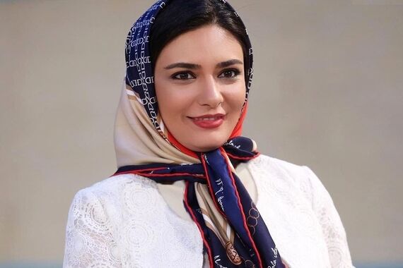 لیندا کیانی با آرایش عربی روی تخت سلطنتی + عکس