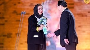 نرگس محمدی مهاجرتش را علنی کرد | خانم با این تیپ پسرونه زرد قناریش شده عین خارجکیا