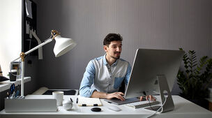 استخدام و کاریابی حرفه ای باش : چشم‌انداز استخدام و جستجوی شغل آنلاین
