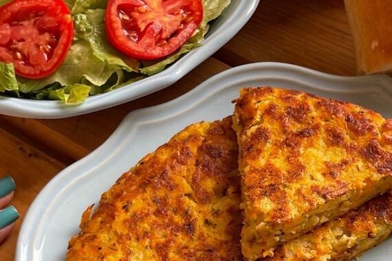 اگر بدنبال یه غذای ساده و اقتصادی هستی با من همراه شو | طرز تهیه کوکوی سیب زمینی و هویج فقط تو نیم ساعت