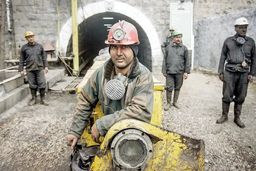 بلایی که بر سر بازماندگان حادثه مرگبار طبس آمد