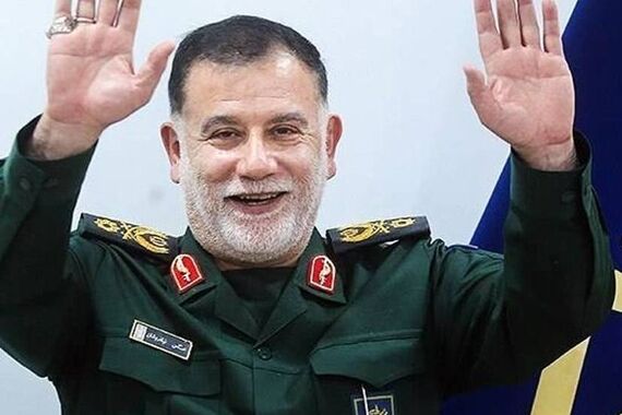 فرزندان شهید نیلفروشان در انتظار پیکر پدر در بغداد