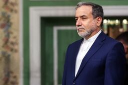 دیدار و گفتگوی عراقچی با فیصل بن فرحان